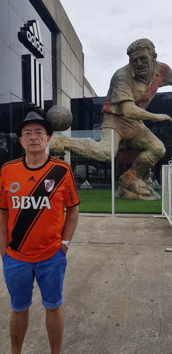 Luis Ramón Gómez Soto, el gallibosti hincha de Boca y River - Sputnik Mundo