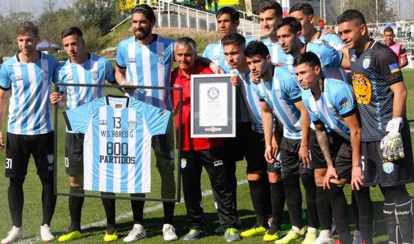 Sebastián Abreu homenajeado en uno de los equipos que jugó - Sputnik Mundo