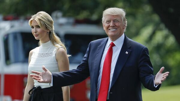 Donald Trump, presidente de EEUU, e Ivanka Trump, asesora presidencial - Sputnik Mundo