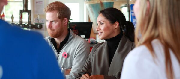 El príncipe Enrique y Meghan Markle - Sputnik Mundo