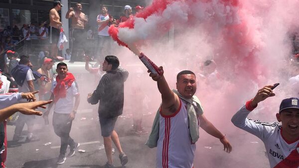 Las hinchas de River Plate ante la final de la Copa Libertadores 2018 Las hinchas de River Plate ante la final de la Copa Libertadores 2018 - Sputnik Mundo