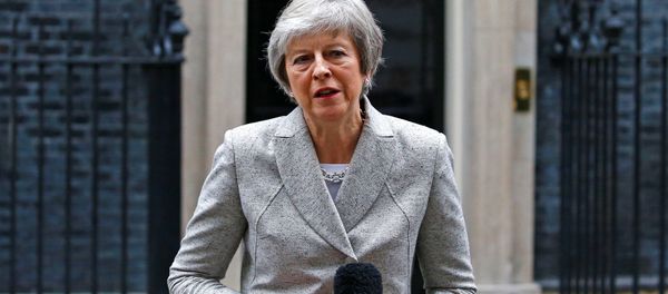 Britain's Prime Minister Theresa May addresses the media outside 10 Downing Street in London, Britain, November 22, 2018. Britain's Prime Minister Theresa May addresses the media outside 10 Downing Street in London, Britain, November 22, 2018. - Sputnik Mundo