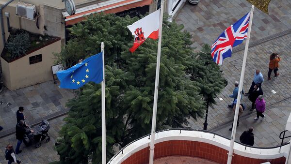 Las banderas de la UE, Gibraltar y el Reino Unido Las banderas de la UE, Gibraltar y el Reino Unido - Sputnik Mundo