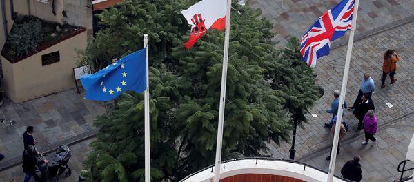 Las banderas de la UE, Gibraltar y el Reino Unido Las banderas de la UE, Gibraltar y el Reino Unido - Sputnik Mundo