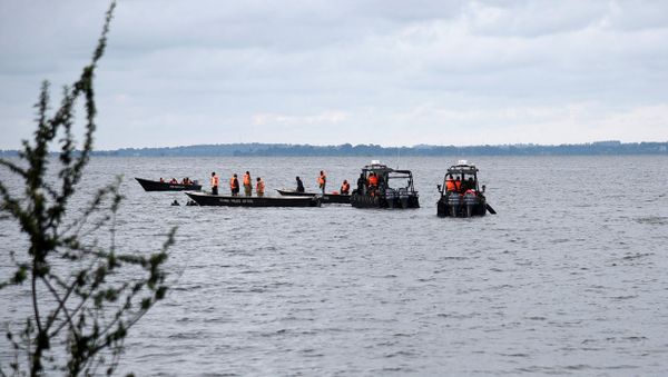 La operación de rescate en el lago Victoria, Uganda La operación de rescate en el lago Victoria, Uganda - Sputnik Mundo