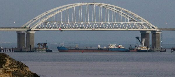 Puente de Crimea sobre el estrecho de Kerch - Sputnik Mundo