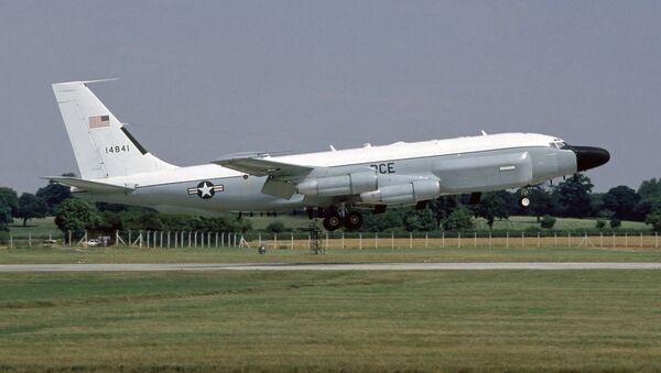 Un avión de reconocimiento radioelectrónico Boeing RC-135V - Sputnik Mundo