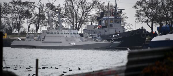 Las naves ucranianas Nikopol, Berdiansk y Yani Kapu en el puerto de Kerch - Sputnik Mundo