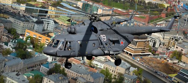 Un helicóptero Mi-8 sobre Moscú, foto archivo - Sputnik Mundo