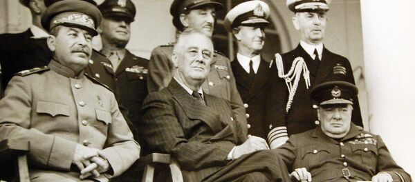 Franklin D. Roosevelt, Winston Churchill e Iósif Stalin en la Conferencia de Teherán - Sputnik Mundo