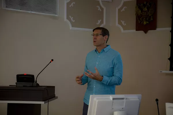 El jefe de la dirección del proyecto, el físico John Lajoie, de la Universidad de Iowa (EEUU) El jefe de la dirección del proyecto, el físico John Lajoie, de la Universidad de Iowa (EEUU) - Sputnik Mundo