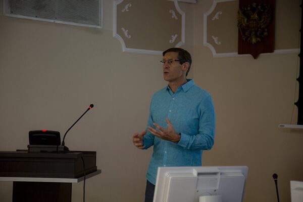 El jefe de la dirección del proyecto, el físico John Lajoie, de la Universidad de Iowa (EEUU) - Sputnik Mundo