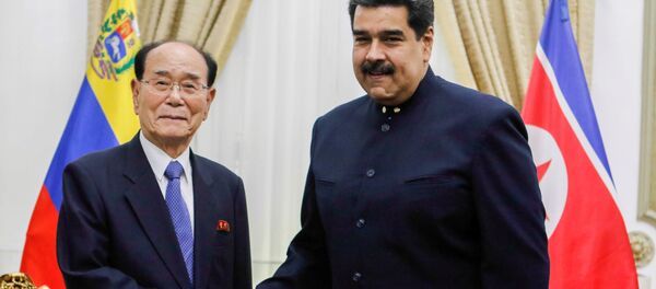 El presidente de la Asamblea Suprema de Corea del Norte, Kim Yong-nam, y el presidente de Venezuela, Nicolás Maduro - Sputnik Mundo
