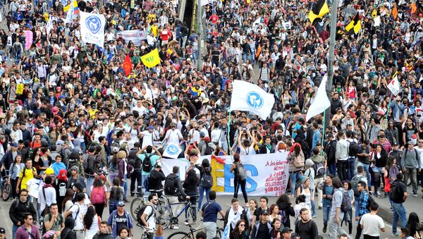 Las protestas de estudiantes en Colombia - Sputnik Mundo