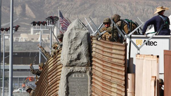 Militares de EEUU en la frontera con México - Sputnik Mundo