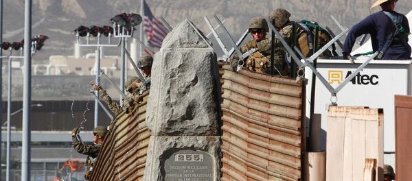 Militares de EEUU en la frontera con México - Sputnik Mundo