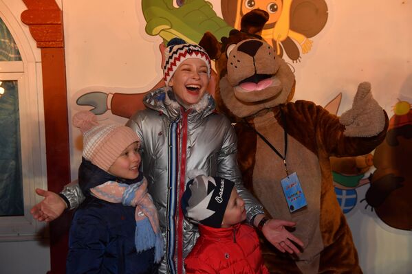 La pista de hielo más importante de Moscú abre sus puertas en la Plaza Roja - Sputnik Mundo