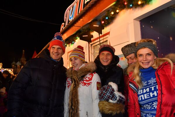 La pista de hielo más importante de Moscú abre sus puertas en la Plaza Roja - Sputnik Mundo