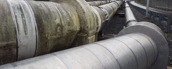 Tuberías que trasladan el gas natural licuado a una cisterna en Lusby Tuberías que trasladan el gas natural licuado a una cisterna en Lusby - Sputnik Mundo