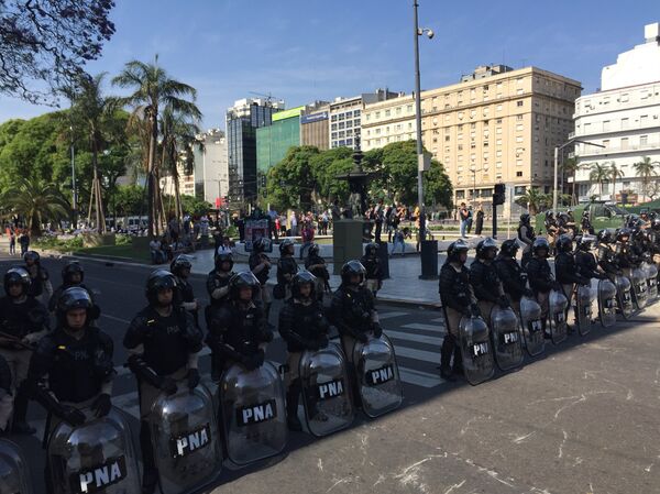 Imágenes de la marcha anti G20 - Sputnik Mundo