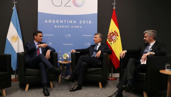 Pedro Sánchez, el presidente del Gobierno de España y Mauricio Macri, el presidente argentino Pedro Sánchez, el presidente del Gobierno de España y Mauricio Macri, el presidente argentino - Sputnik Mundo
