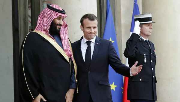 Mohamed bin Salman, príncipe heredero de Arabia Saudí y Emmanuel Macron, presidente de Francia