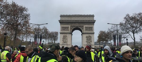 Las protestas de los 'chalecos amarillos' en París - Sputnik Mundo