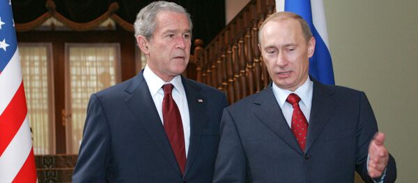 George W. Bush, expresidente de EEUU, y Vladímir Putin, presidente de Rusia (archivo) George W. Bush, expresidente de EEUU, y Vladímir Putin, presidente de Rusia (archivo) - Sputnik Mundo