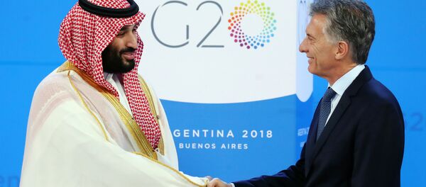 El príncipe heredero de Arabia Saudí, Mohammed bin Salman, y Mauricio Macri, presidente de Argentina, en la cumbre de G20 en Buenos Aires - Sputnik Mundo