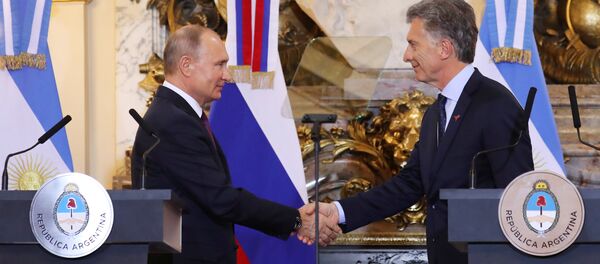 Presidente de Rusia, Vladímir Putin, con su par argentino, Mauricio Macri, durante la cumbre del G20 - Sputnik Mundo