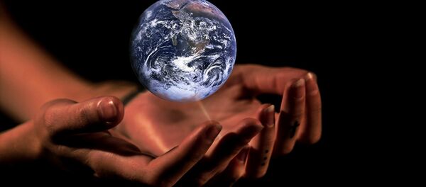 Las manos que sostienen la Tierra - Sputnik Mundo