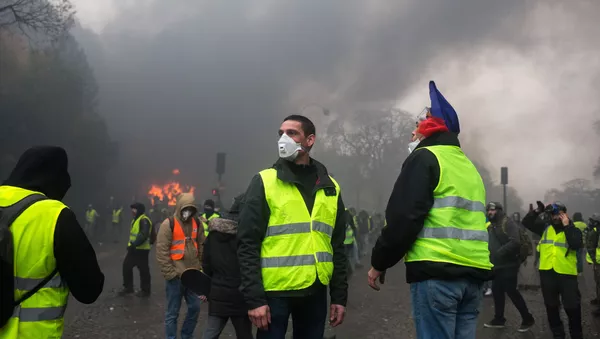 Las protestas de los 'chalecos amarillos' en París - Sputnik Mundo