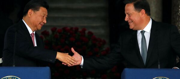 El presidente de China, Xi Jinping y su homólogo de Panamá, Juan Carlos Varela El presidente de China, Xi Jinping y su homólogo de Panamá, Juan Carlos Varela - Sputnik Mundo