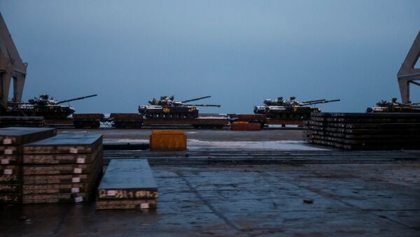 Kiev desplaza vehículos blindados a la ciudad de Mariúpol - Sputnik Mundo