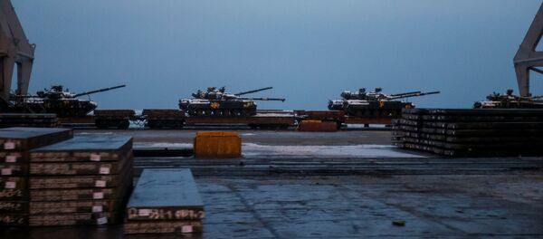 Kiev desplaza vehículos blindados a la ciudad de Mariúpol Kiev desplaza vehículos blindados a la ciudad de Mariúpol - Sputnik Mundo