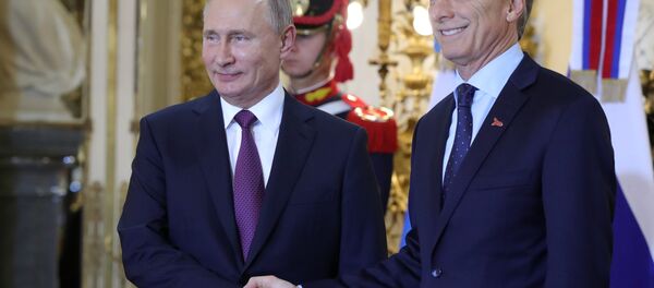 Presidente de Rusia, Vladímir Putin, con su par argentino, Mauricio Macri, durante la cumbre del G20 - Sputnik Mundo