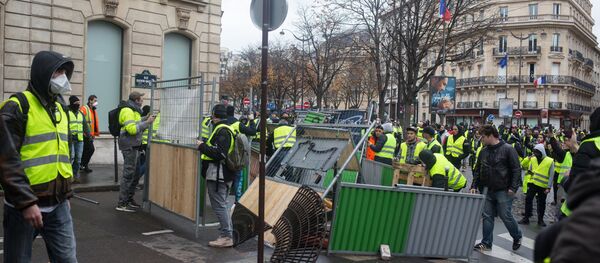 Las protestas de los chalecos amarillos en París, Francia - Sputnik Mundo