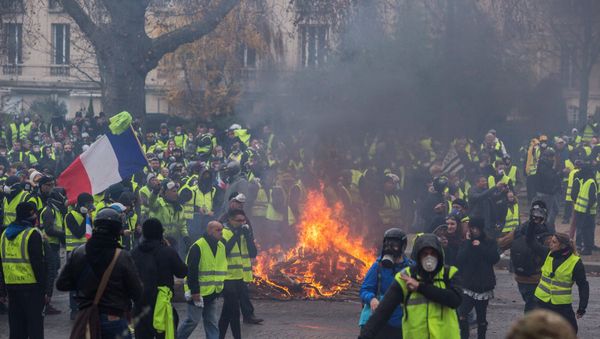Las protestas de los chalecos amarillos en París, Francia Las protestas de los chalecos amarillos en París, Francia - Sputnik Mundo