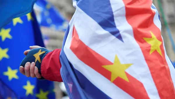 Banderas del Reino Unido y la UE - Sputnik Mundo