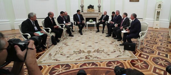 Nicolás Maduro, presidente de Venezuela y Vladímir Putin, durante su reunión en Moscú - Sputnik Mundo