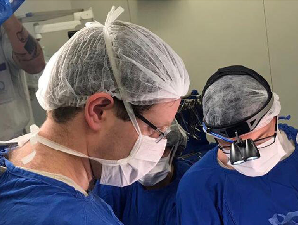 El equipo médico durante el parto El equipo médico durante el parto - Sputnik Mundo