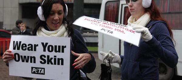 Activistas de PETA - Sputnik Mundo