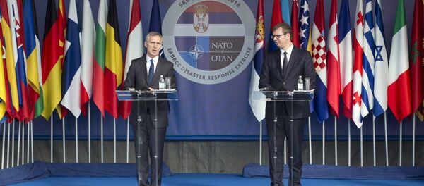 Secretario general de la OTAN, Jens Stoltenberg, y presidente de Serbia, Aleksandar Vucic Secretario general de la OTAN, Jens Stoltenberg, y presidente de Serbia, Aleksandar Vucic - Sputnik Mundo