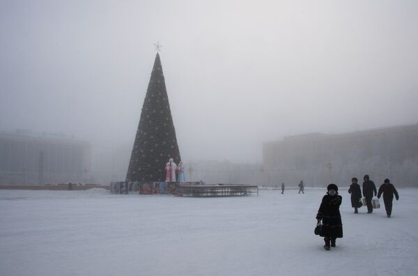 Árbol de Navidad en la plaza principal de la ciudad oriental de Siberia, Yakutsk - Sputnik Mundo