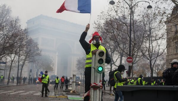 Los protestas de 'chalecos amarillos' en París, Francia - Sputnik Mundo