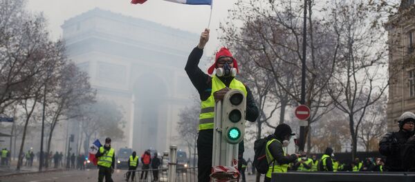 Los protestas de 'chalecos amarillos' en París, Francia - Sputnik Mundo