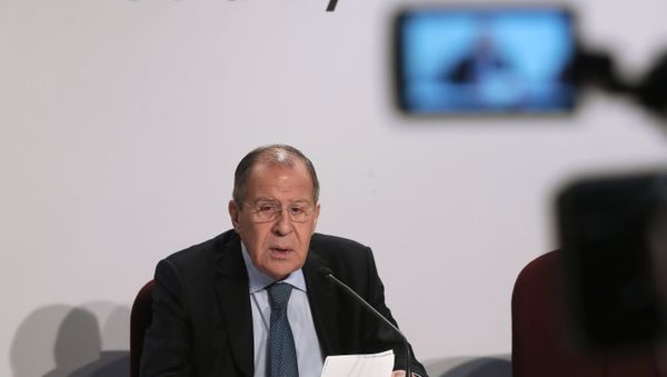 Serguéi Lavrov, canciller ruso, en una rueda de prensa en Milán Serguéi Lavrov, canciller ruso, en una rueda de prensa en Milán - Sputnik Mundo