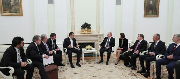 El primer ministro griego, Alexis Tsipras, y el presidente de rusia, Vladímir Putin durante la reunión en Moscú - Sputnik Mundo