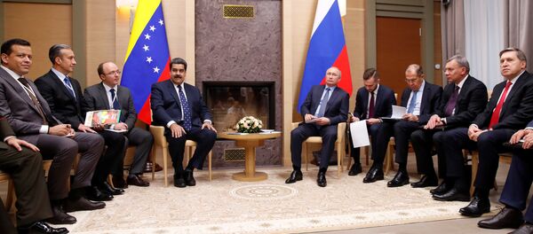 El presidente de Venezuela, Nicolás Maduro, y el presidente de Rusia, Vladímir Putin, durante las negociaciones en Moscú El presidente de Venezuela, Nicolás Maduro, y el presidente de Rusia, Vladímir Putin, durante las negociaciones en Moscú - Sputnik Mundo