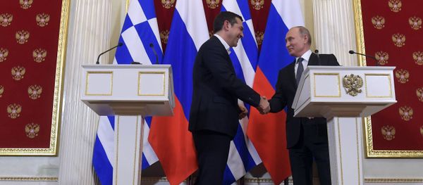El primer ministro griego, Alexis Tsipras, y el presidente de rusia, Vladímir Putin - Sputnik Mundo